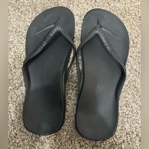Black Archie’s Flip Flops Women’s Size 8